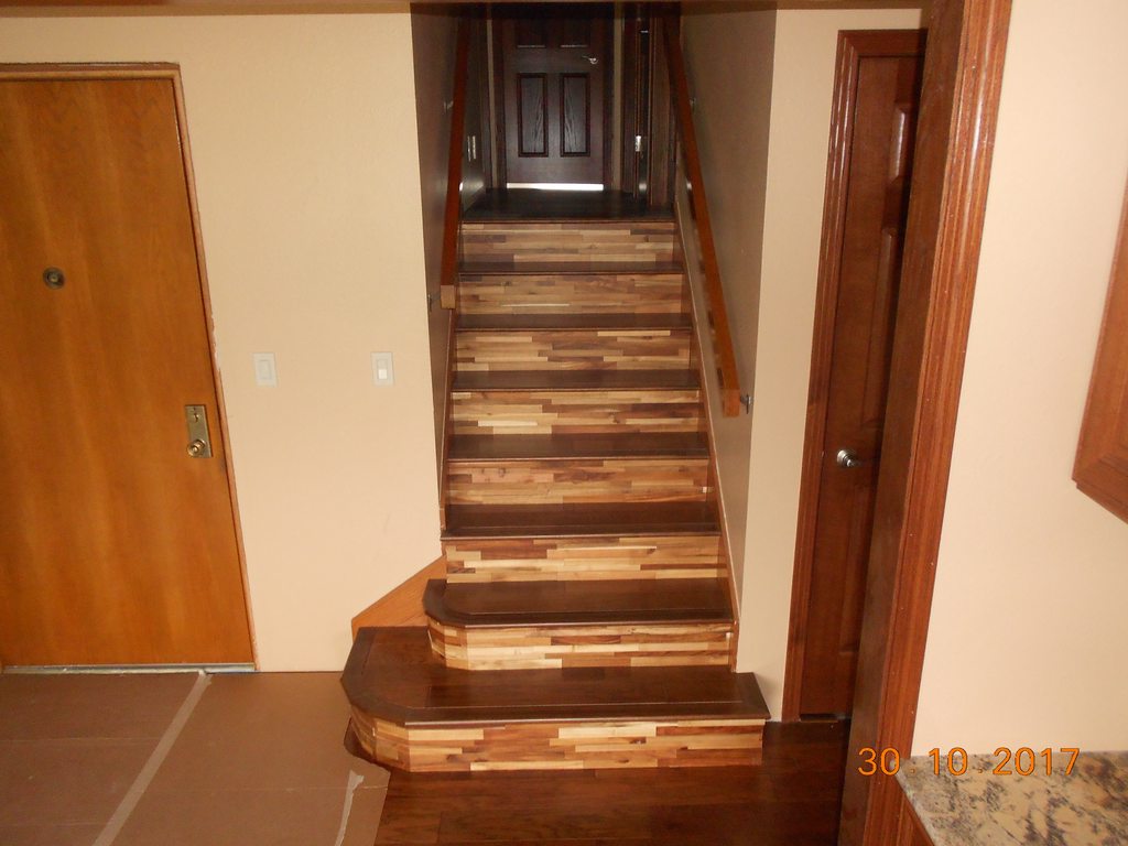 Hardwood Floor On A Stair Landing, How To Install Hardwood Floors On Stairs Landing